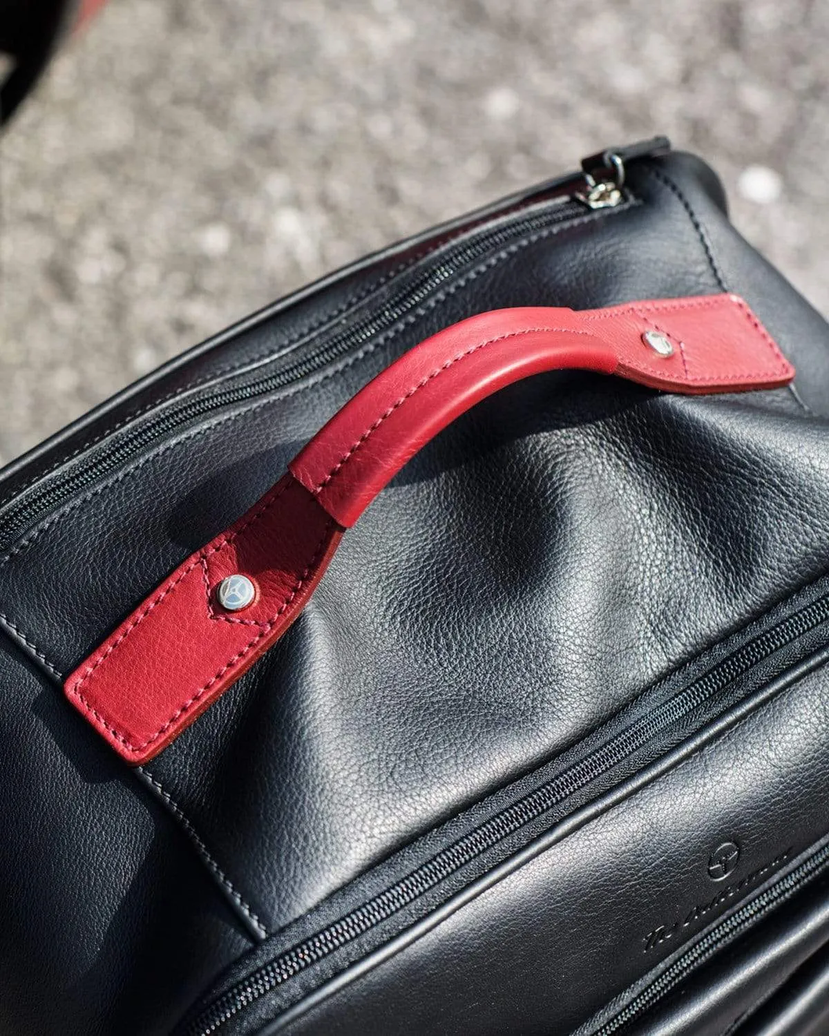 GLOBETROTTER - Full-grain Leather Trolley Bag - Black/Red